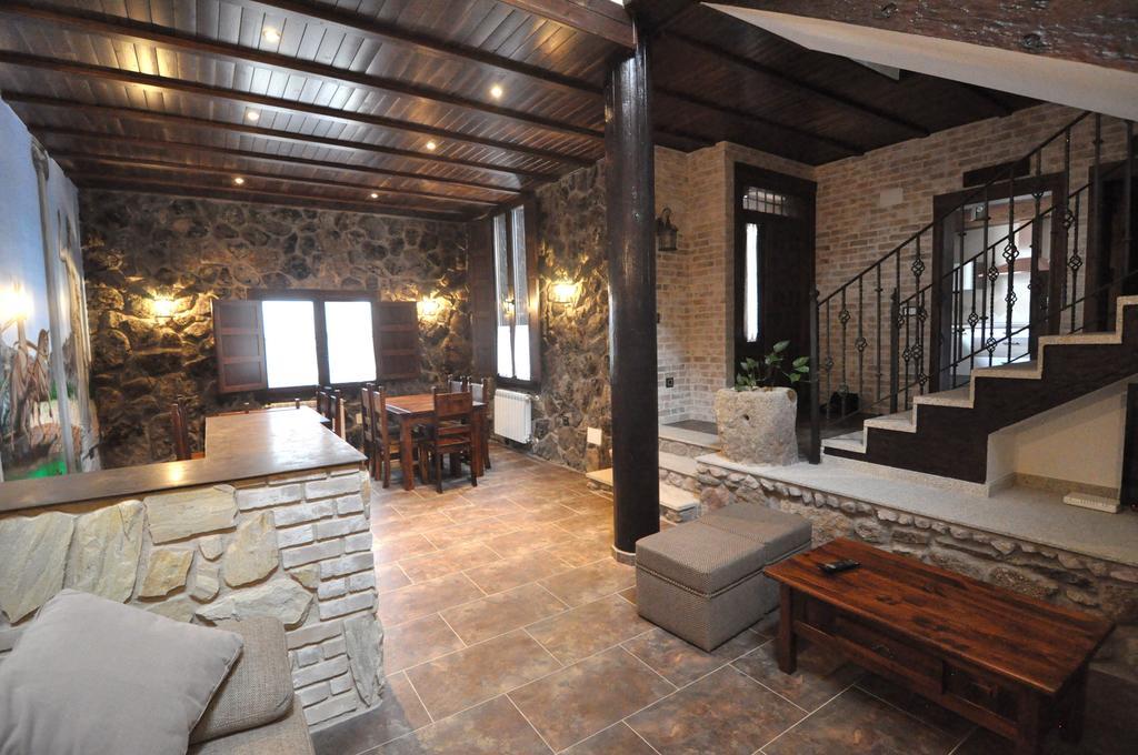 Via Caparra Superior Guest House Oliva de Plasencia Bagian luar foto