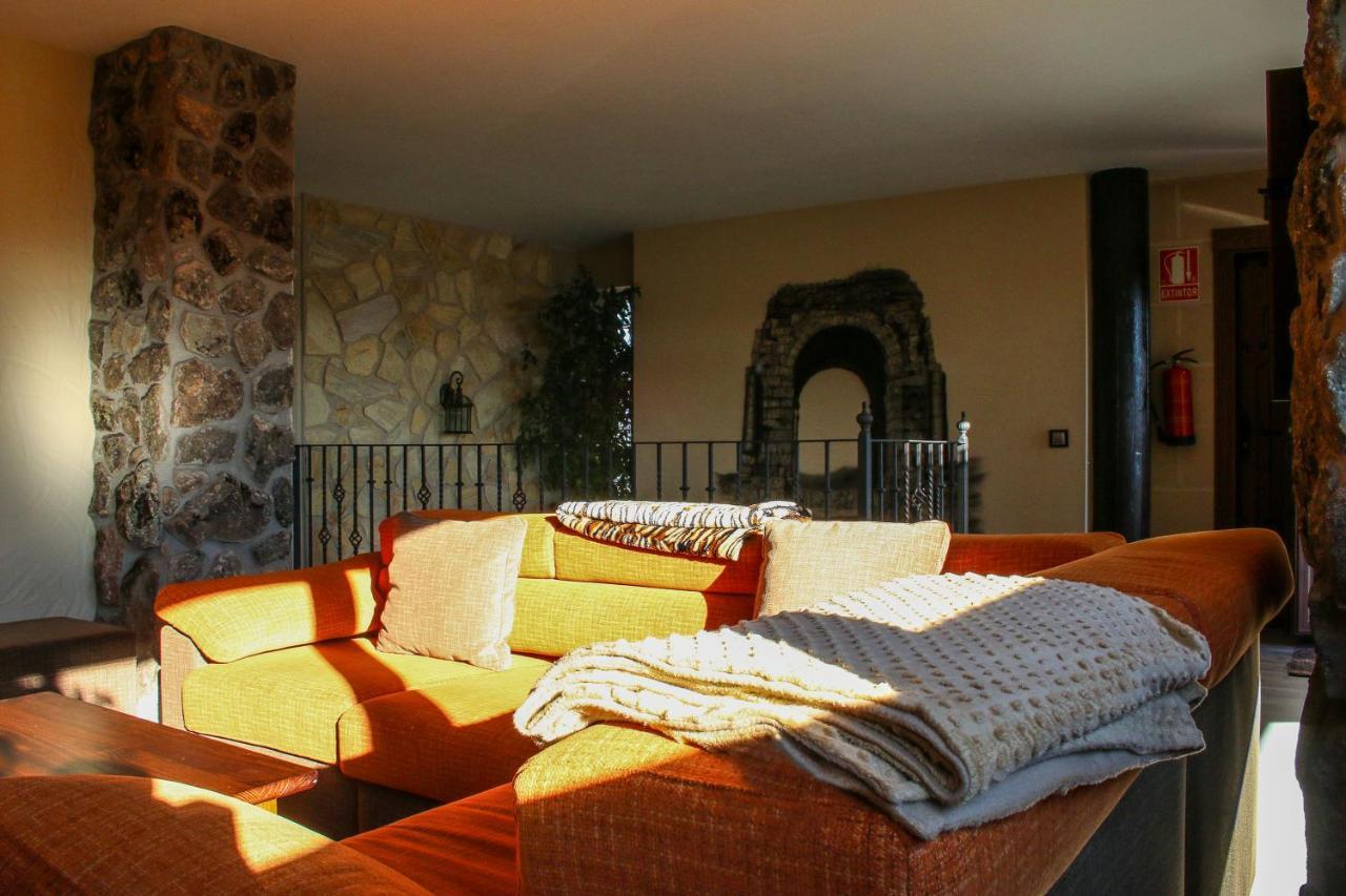 Via Caparra Superior Guest House Oliva de Plasencia Bagian luar foto