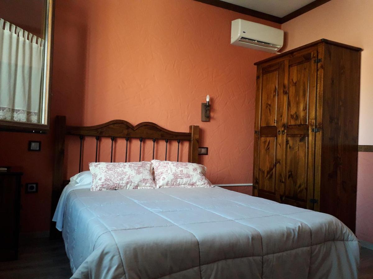 Via Caparra Superior Guest House Oliva de Plasencia Bagian luar foto