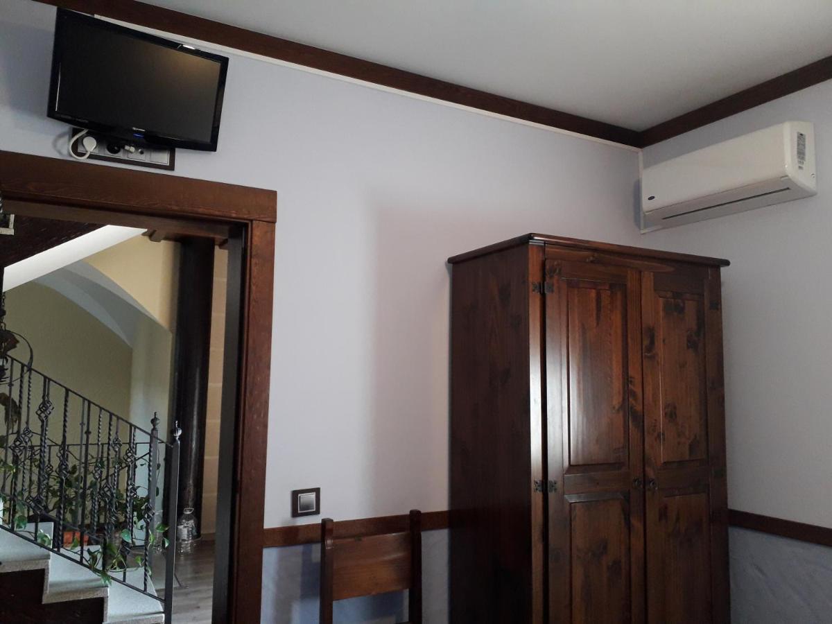 Via Caparra Superior Guest House Oliva de Plasencia Bagian luar foto