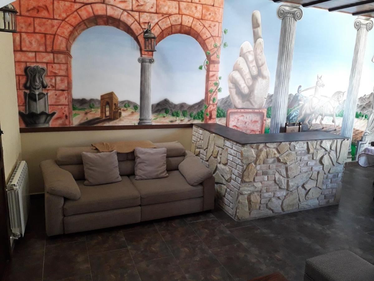 Via Caparra Superior Guest House Oliva de Plasencia Bagian luar foto