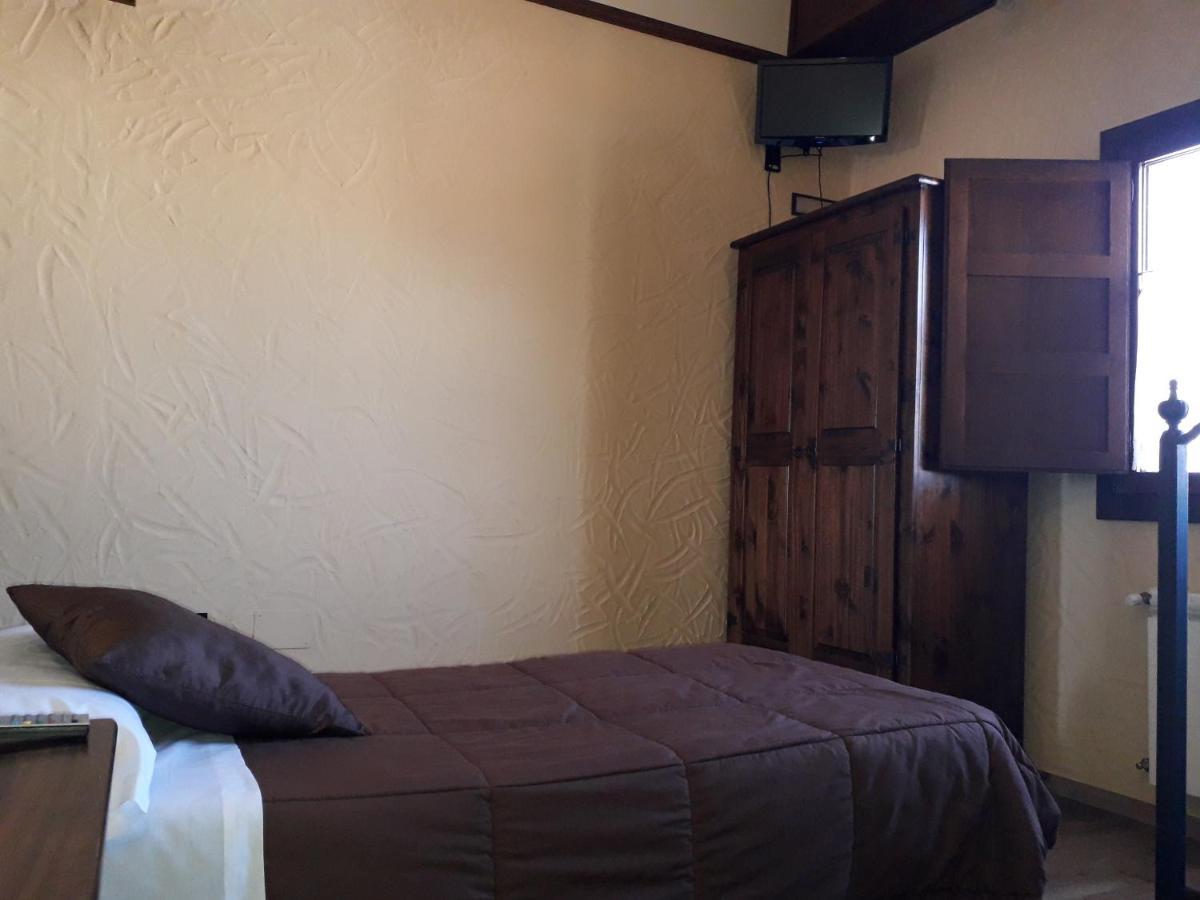 Via Caparra Superior Guest House Oliva de Plasencia Bagian luar foto