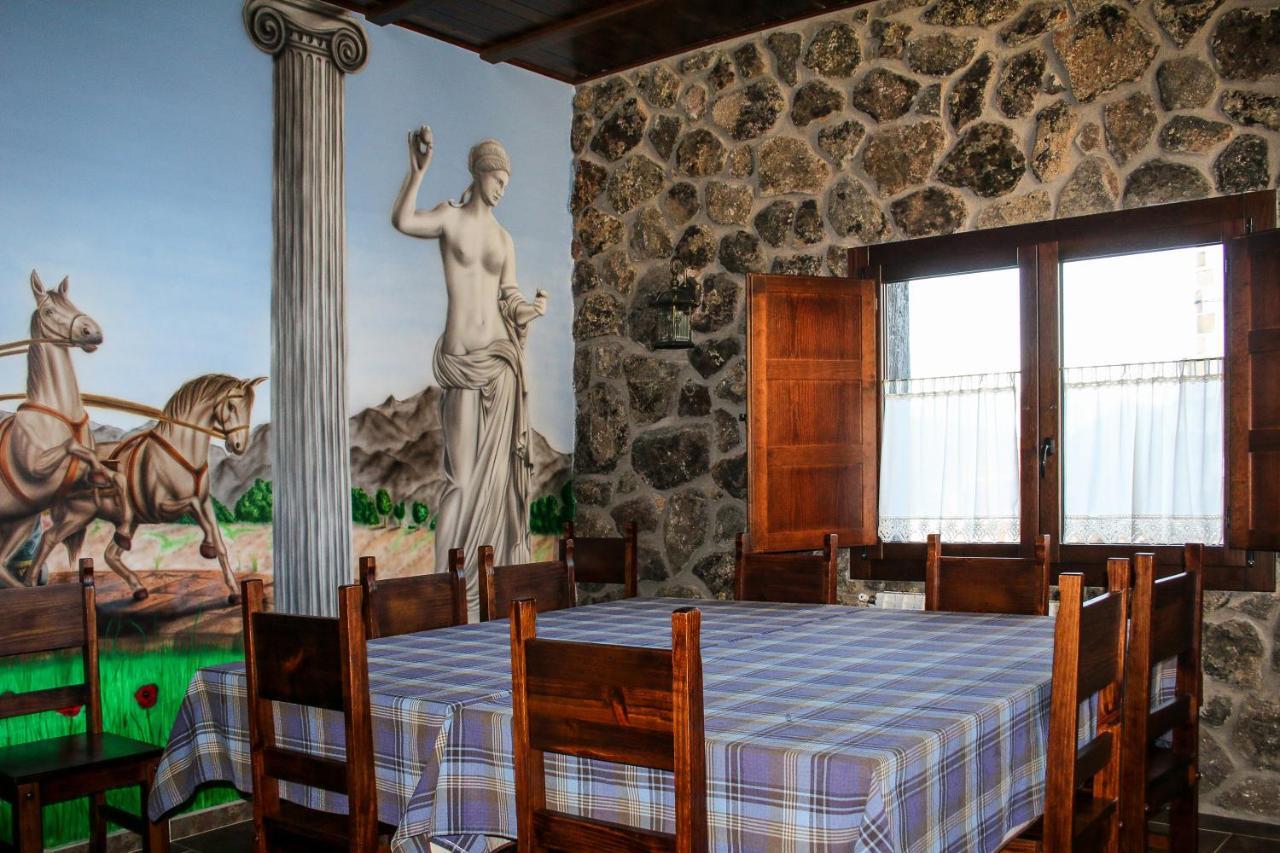 Via Caparra Superior Guest House Oliva de Plasencia Bagian luar foto