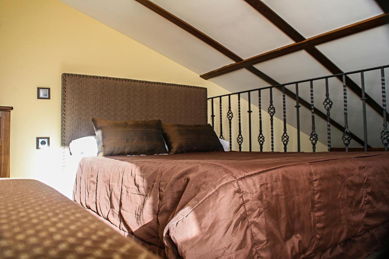 Via Caparra Superior Guest House Oliva de Plasencia Bagian luar foto